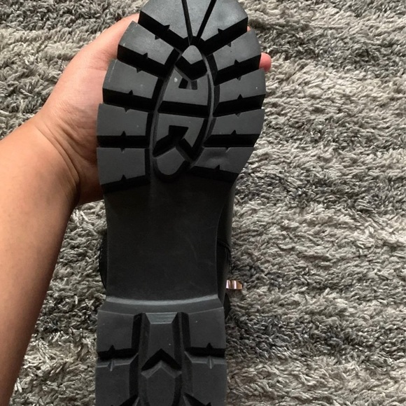 SOLD ✨HPx6✨combat boots - Picture 4 of 7